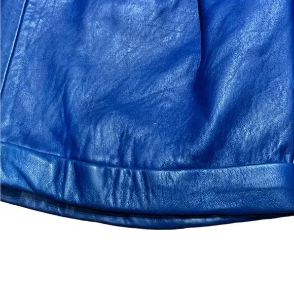 Vintage 80s High Waisted 100% Leather Blue Bermudas Shorts Size 6 Zipped Closure